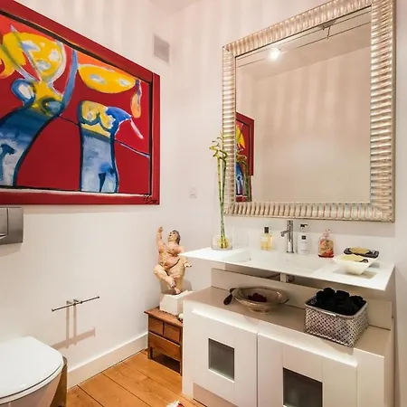Casa Tradicional Com Bela Piscina *